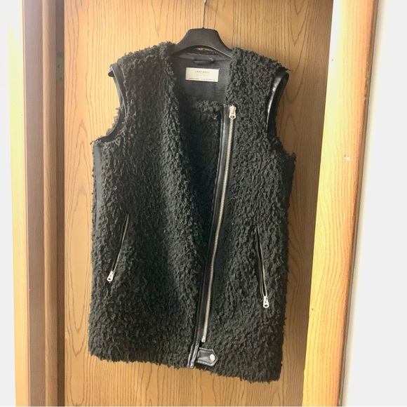 Zara Jackets & Blazers - Zara Fuzzy Vest